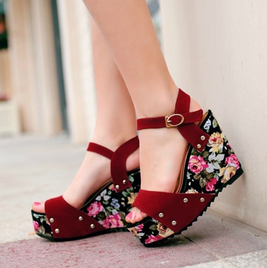 Женская летняя обувь на платформе
